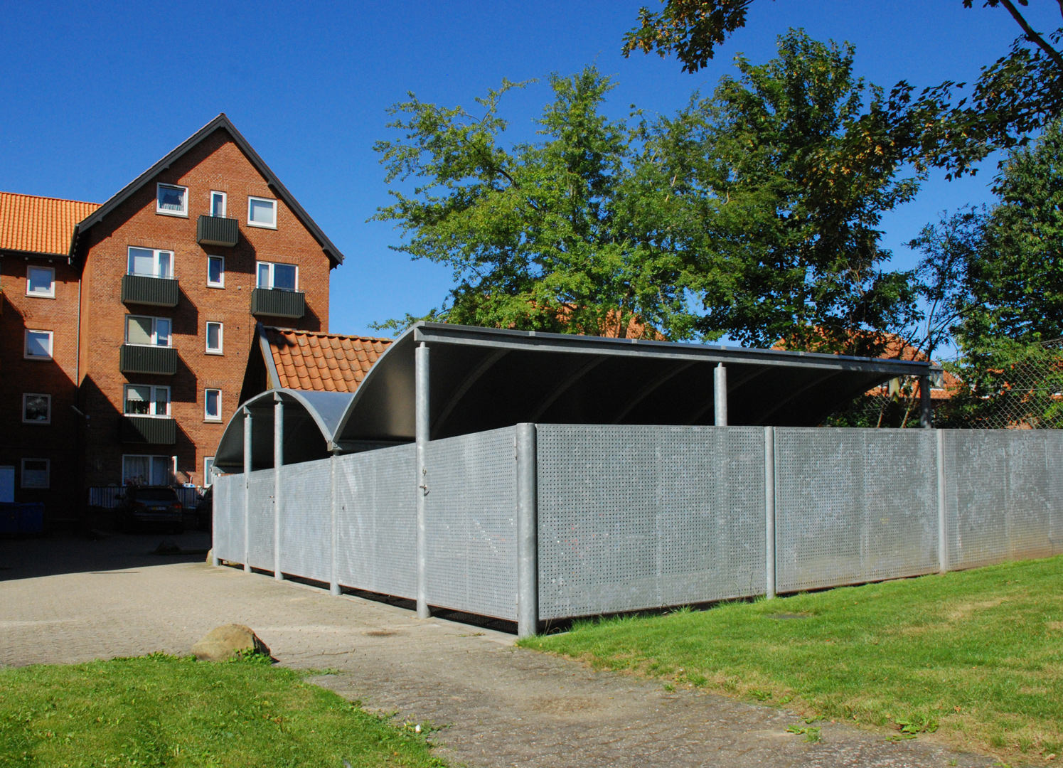 Bin shelter for housing