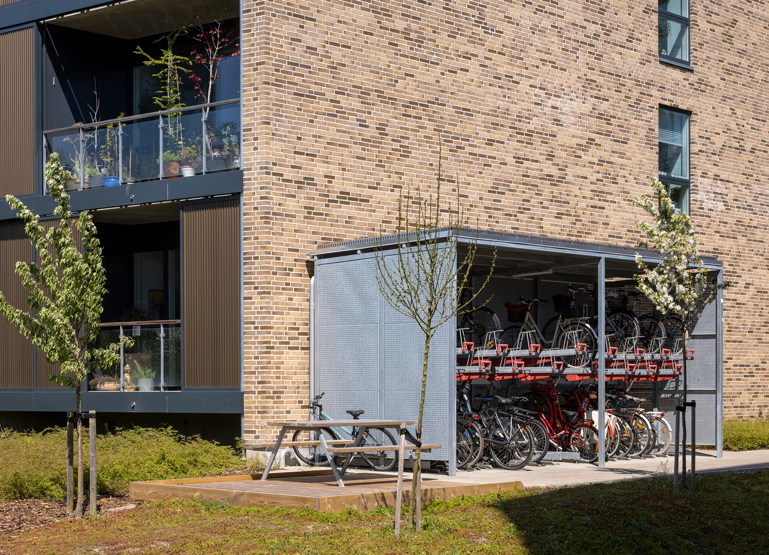Dual level bike parking with two tiers EASYLIFT CAPACITY