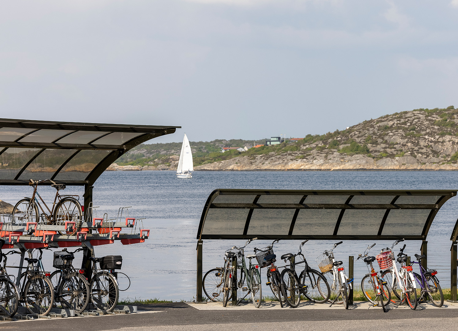 Dual-level bicycle rack EASYLIFT CAPACITY in Björkö Sweden