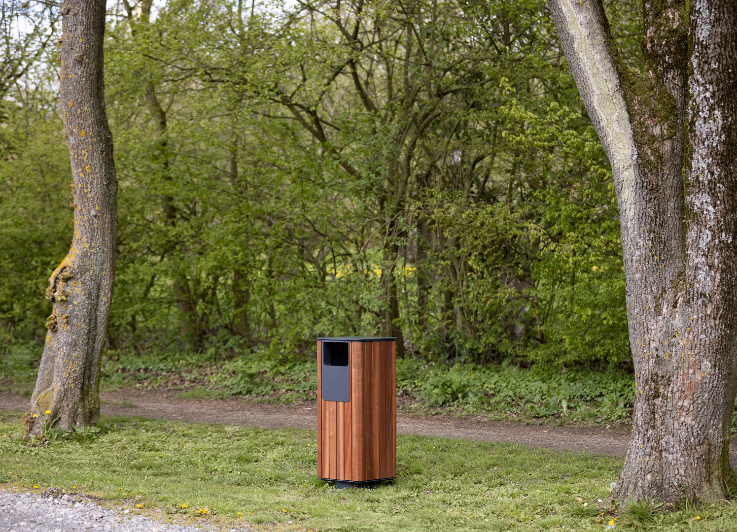 Wood clad litter bin for public spaces