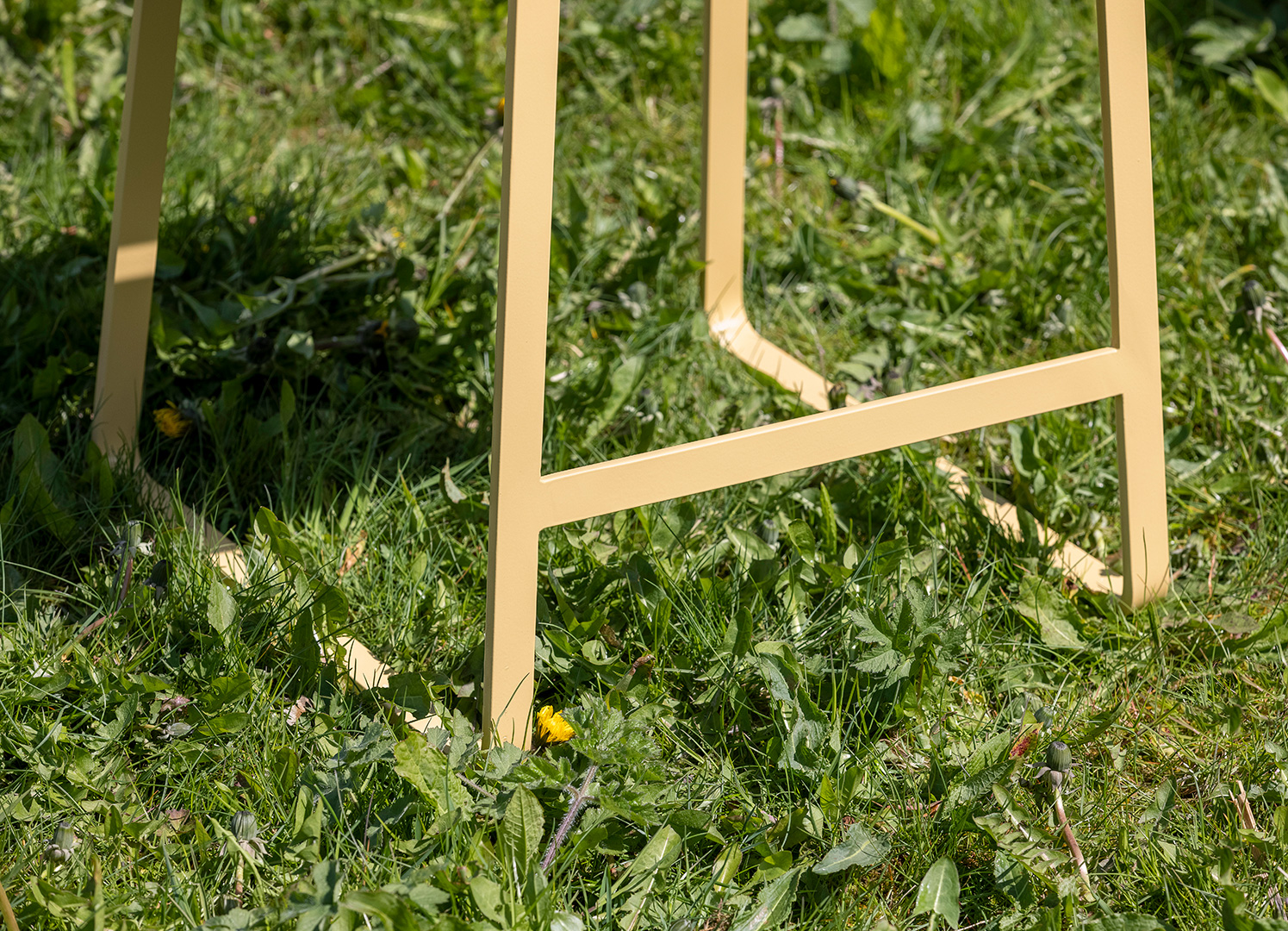 A cross bar works as a foot rest on the TERÄS stool