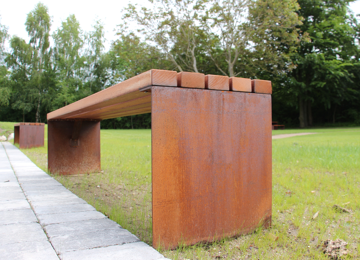 LINN bench in corten steel and mahogany